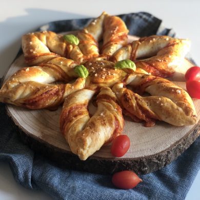 Fiore di pasta sfoglia alla pizzaiola: ricetta estiva e veloce